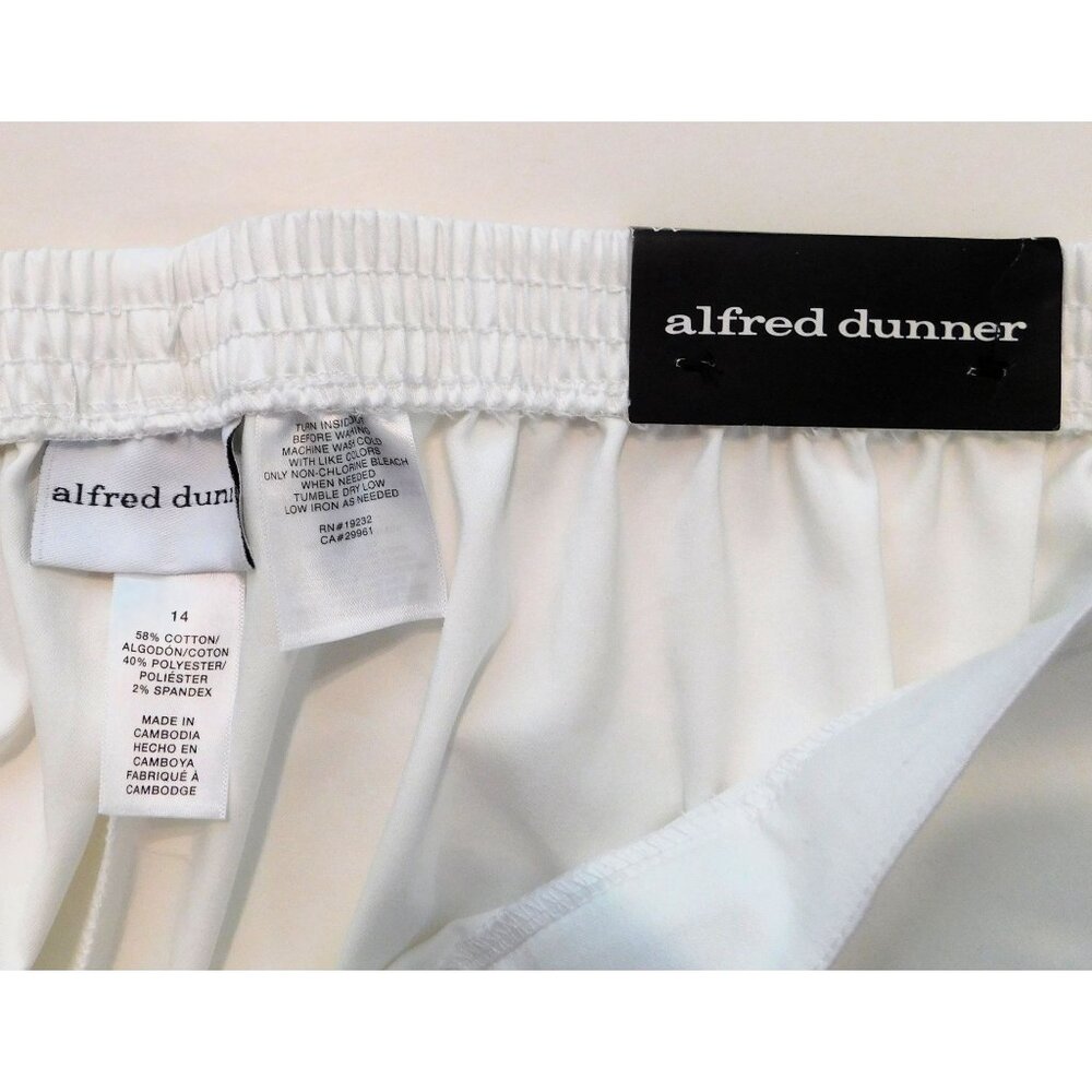Alfred Dunner Capri Pants Womens Size 14 White Lace Hem Classic Fit Cropped - Picture 7 of 7
